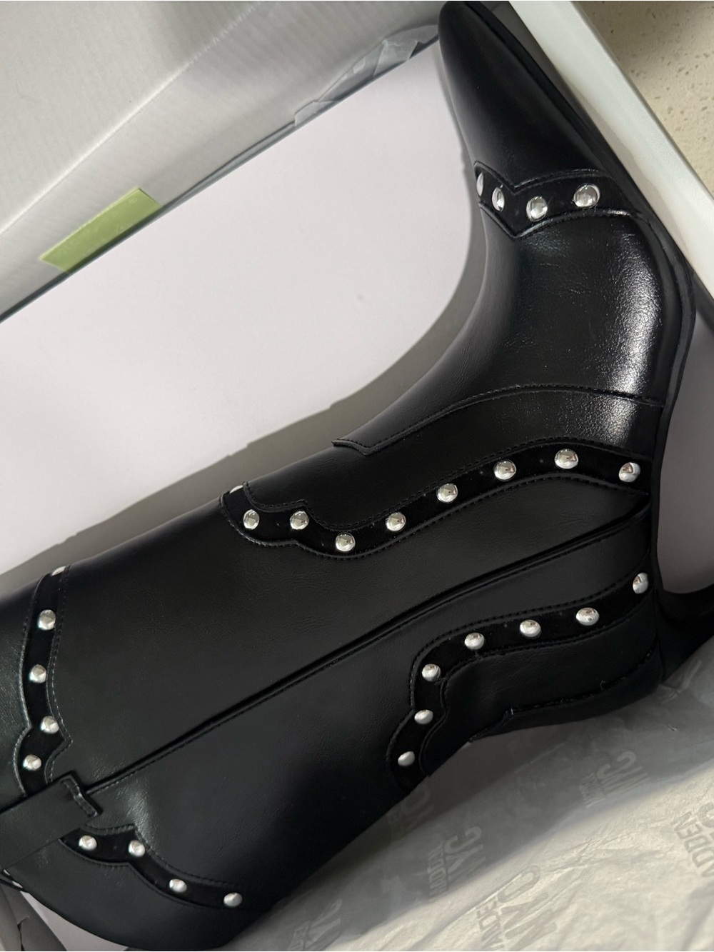 Western-Style Women's Heeled Cowboy Boots. Madden NYC. NEW. Size: 9